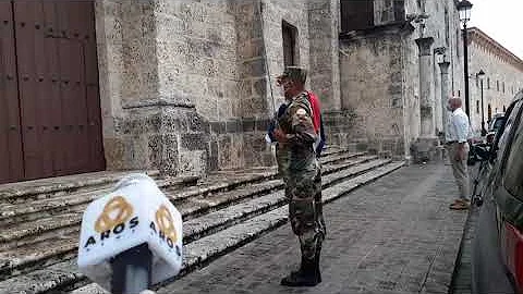 ¿A qué hora debe arriarse la bandera?