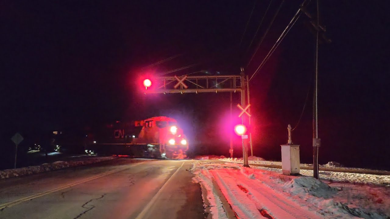 Train Meet at Cantor NB Between CN 305 and CN 306!