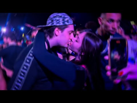 BEIJANDO AS GATAS NA FESTA UNIVERSITÁRIA DE SOROCABA