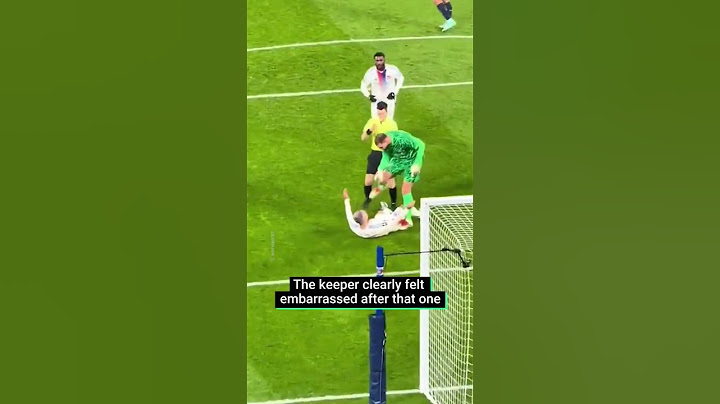 Donnarumma loses his mind after being chipped by Lyon’s Mikautadze. 🤯#donnarumma #footballfails