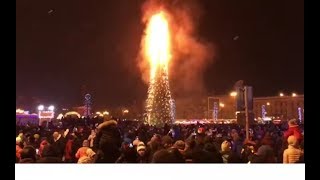 В Южно Сахалинске сгорела главная городская новогодняя елка