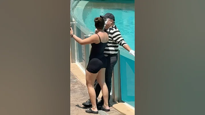 Cute moment 🫶🏻 Tom the mime SeaWorld #seaworldmime #funny #comedy #viralvideos
