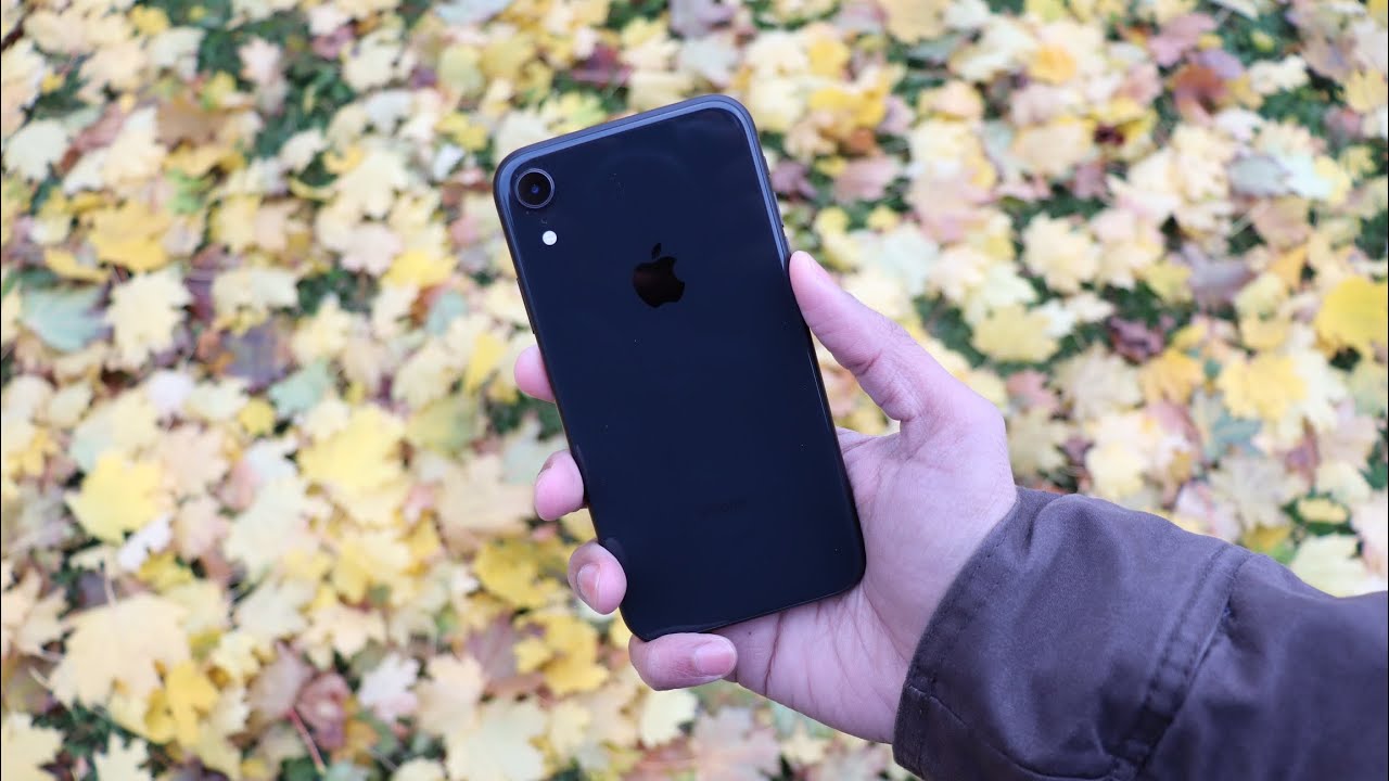 iPhone XR Unboxing and First Impressions!! (Black Variant