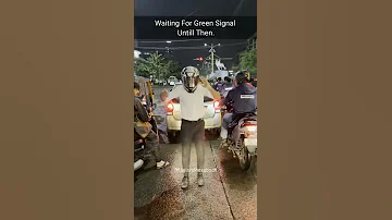 Alavaikunthapurramuloo Ramuloo Ramulaa Allu Arjun Pooja Hegde Subodh Londhe Helmet Guy 