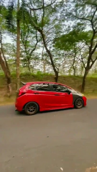 cewek cantik nyetir jazz merah #viral #subscribe #cewek #drivercantik #jazz #shorts