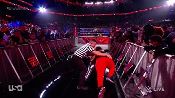 FAN ATTACKS SETH ROLLINS ON RAW LIVE!