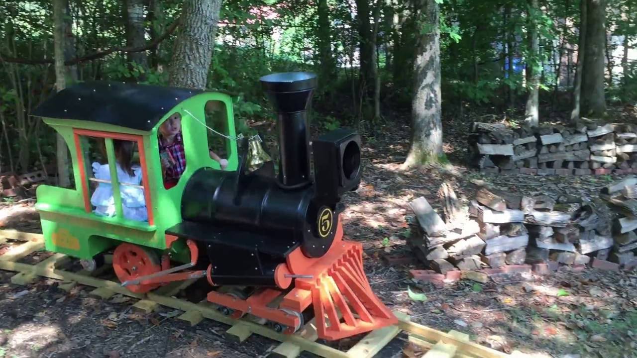 This Grandpa Built A Backyard Railroad For His Granddaughter Hacksterio