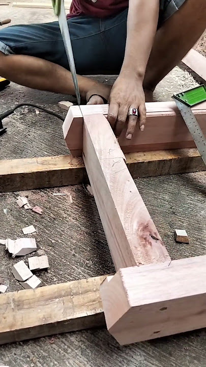tidy up the edges of the frame #woodworking #skilltukangkayu #triktukangkayu