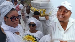 EMOTIONAL MOMENT 💔😭 TAIWO ADEGBODU WIFE IN TEARS AT GRAVE SIDE, MAY GOD COMFORT THE FAMILY AR LARGE