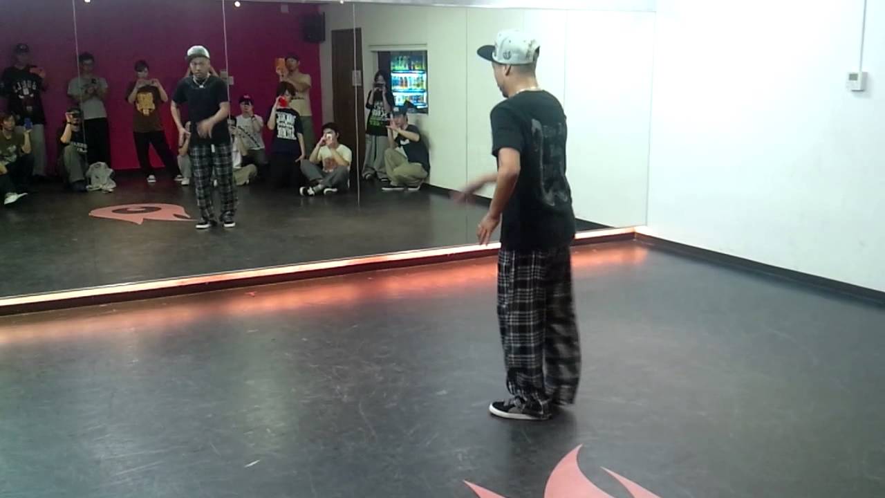 Gucchon (Co-thkoo) shows his slo-mo/ airwalk style