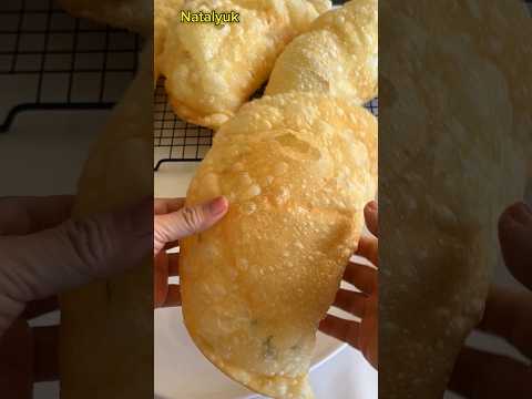КАК ПРИГОТОВИТЬ ВОТ ТАКОЙ ОГРОМНЫЙ И НЕВЕРОЯТНО ВОЗДУШНЫЙ КАК ПОДУШКА ЧЕБУРЕК #еда #рецепты #вкусно