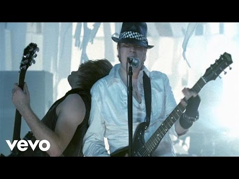 Music video by Fall Out Boy performing Beat It. (C) 2008 The Island Def Jam Music Group.