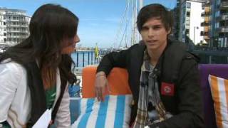 Eric Saade svarar på frågor hos Sommarlov 2010 (bara på webben)