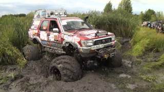 Отжигаем.Тойота 4раннер/сурф 4runner Surf на колесах Я170 арки на мостах газ-66 The MUD 4x4 extreme(Тойота 4раннер/сурф 4runner Surf на колесах Я170 арки на мостах газ-66 засели в глинистом иле и ему пофиг на наши..., 2013-08-25T08:45:45.000Z)