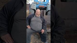 Худеет  на глазах. 
