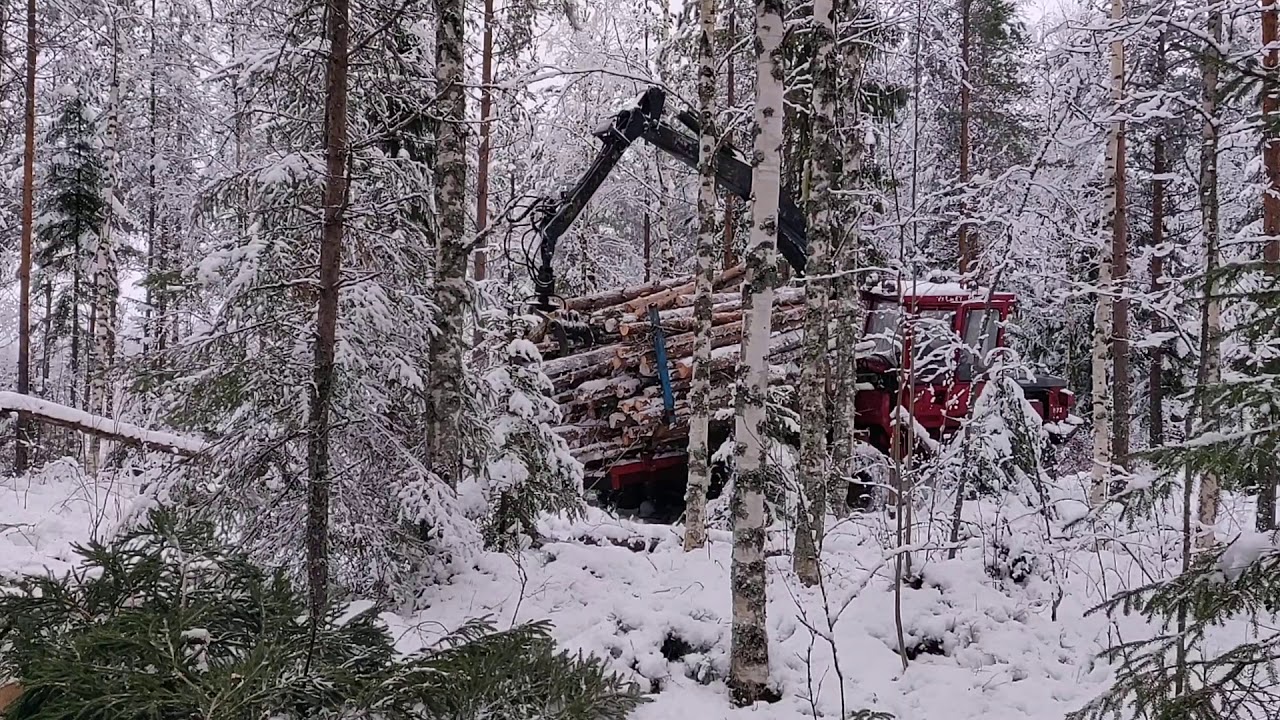 Metsä-Valmet punnertaa täydellä kuormalla.