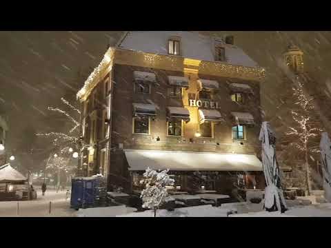 Video: Stad Van Kleurrijke Sneeuw