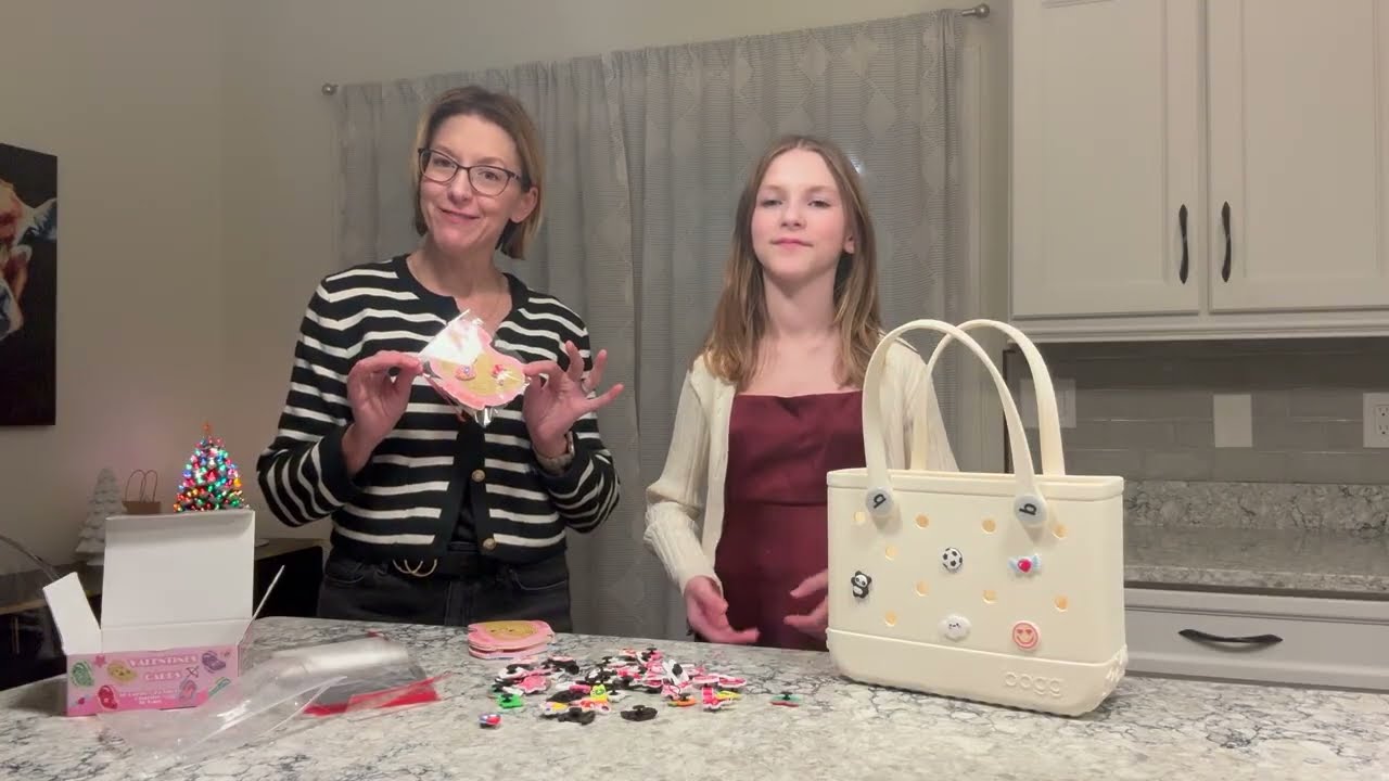 Очаровательные открытки ко Дню святого Валентина с брелоками в виде туфелек или сумок - от Tyalfrich