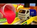 はたらくくるま きかんしゃトーマス スライムまみれ⁉トミカ 建設現場 操車場で事故?おもちゃ Milky Kids Toy