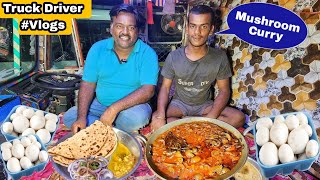 Aaj Itna Sara Mushroom Banega 🍄 || Cooking inside the Truck || #vlog