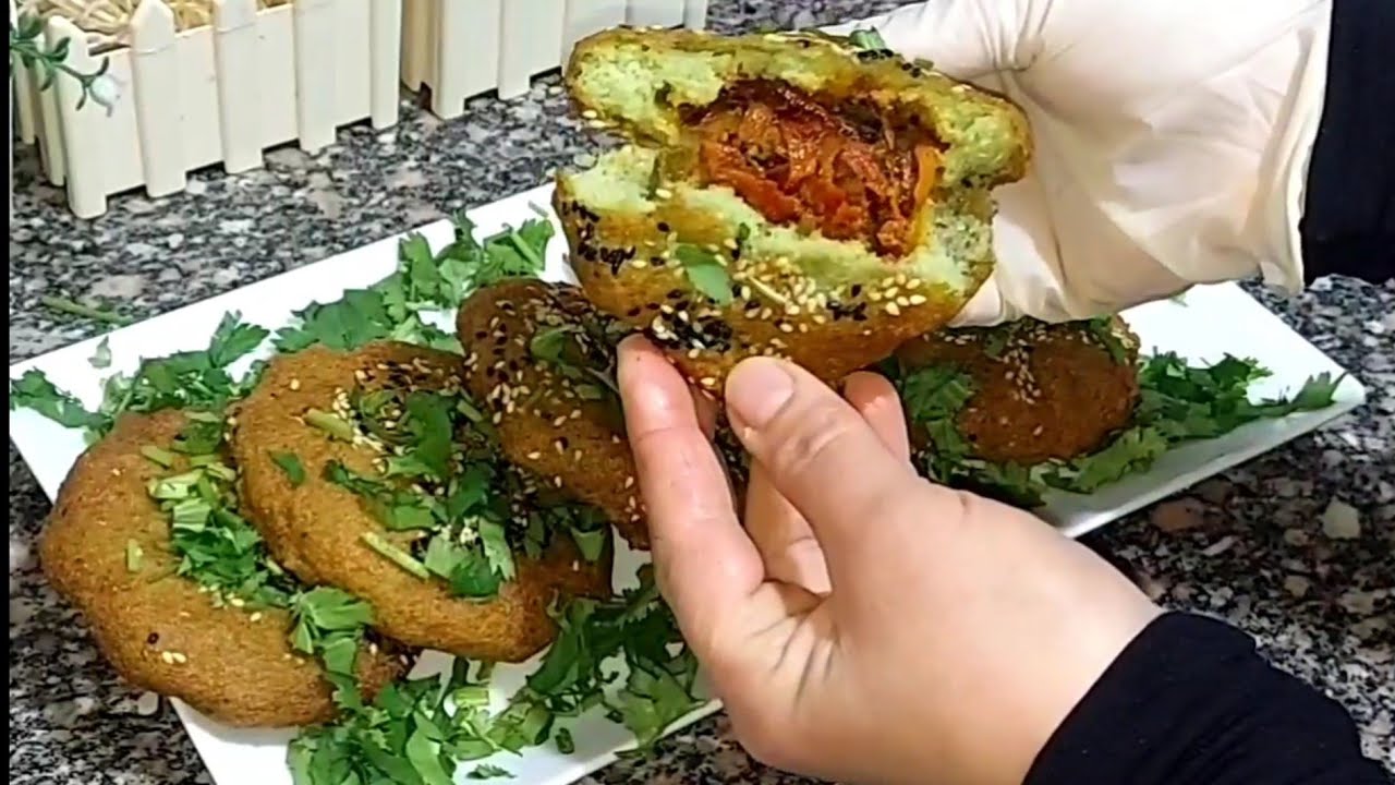 الفلافل المحشية المشطشطة🌶🧆 (الطعمية المحشية) حشوة المطاعم وتكات للطعمية لازم تعمليها تطلع عظمة🧆👌