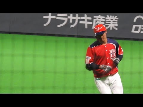 ＜2019.7.4西武戦6回裏1アウト、ランナーなし＞石井一成が三塁線への絶妙なセーフティバントを決め出塁する