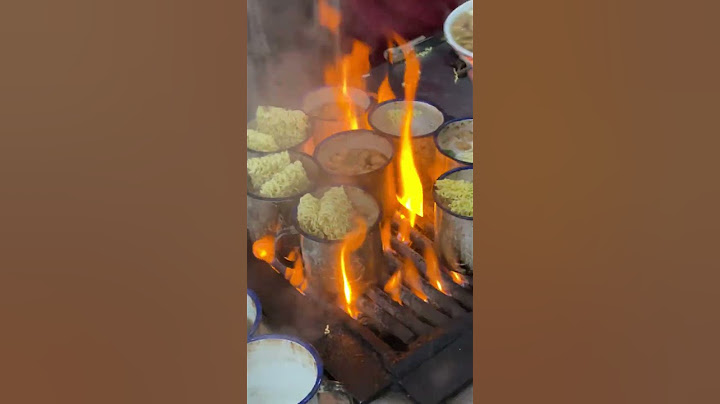 河南大姐做茶缸方便面，11元一份，酥肉丸子和鸡蛋，做法有创意