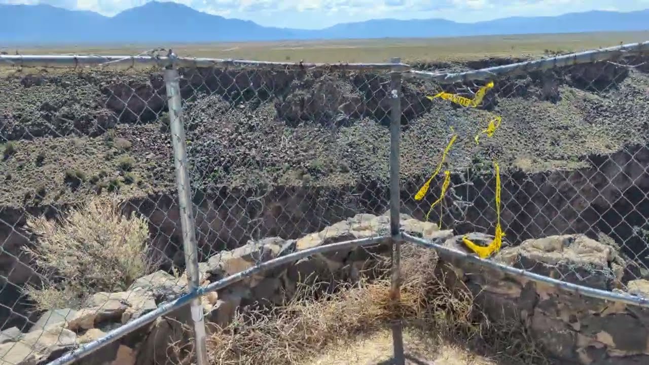 VIEWS OF RIO GRANDE GORGE NEAR TAOS NEW MEXICO