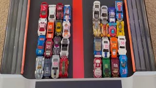 Hot Wheels Treadmill Racing - 32 Car Knockout Tournament #shorts #fyp #foryou #foryoupage #racing