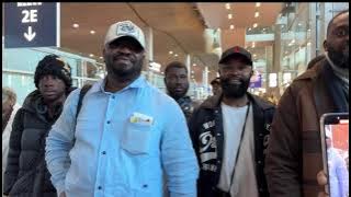 Moise Mbiye has arrived in Paris with his band for his concert this Saturday at the Grand Paris A...