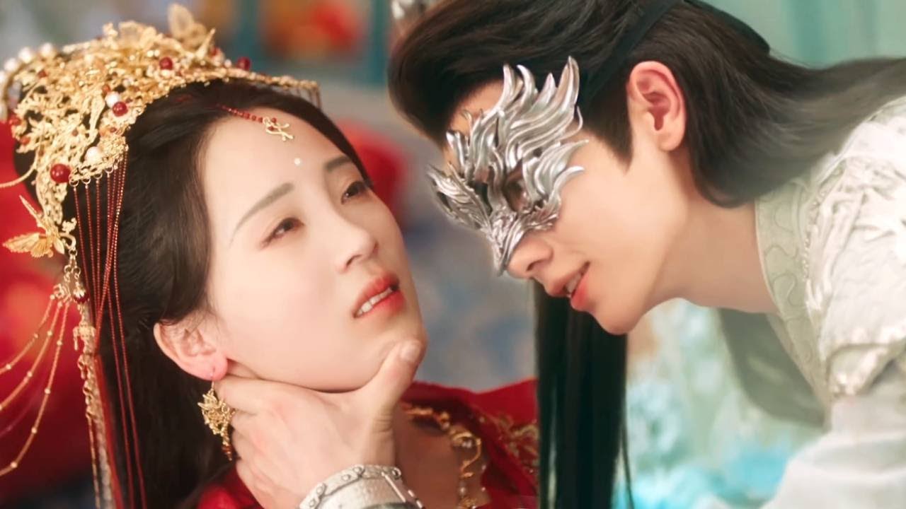 看着女孩被迫嫁给皇兄，冷面王爷霸气抢婚直接闯入洞房：“你是我的！” #甜寵 #movie