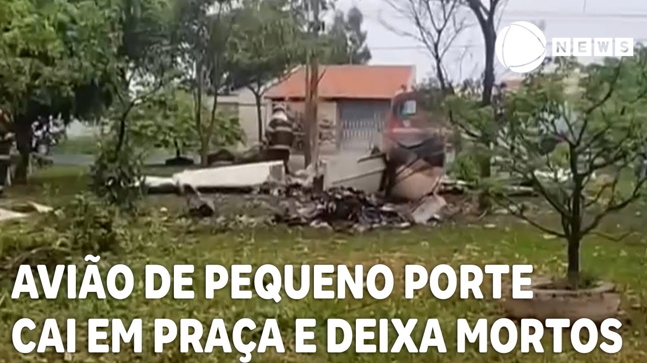 Avião de pequeno porte cai em praça e deixa ao menos três mortos