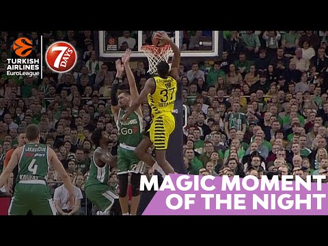 7DAYS Magic Moment of the Night: Antetokounmpo shocks the crowd!