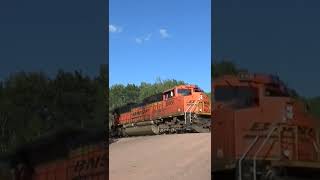LOUD & POWERFUL K5LLA HORN BLASTS COMING FROM BNSF ACe w/2 UP EMDS! #shorts
