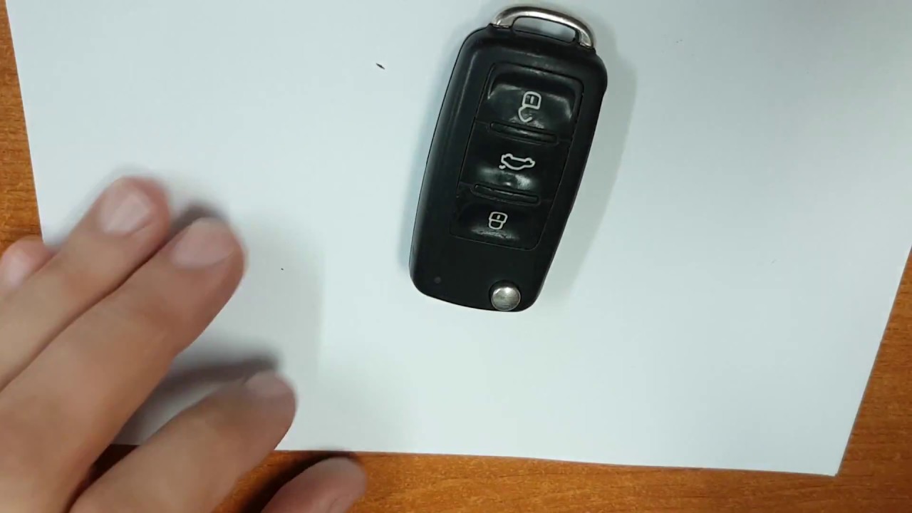 Výmena batérie auto kľúč superb 2 - YouTube