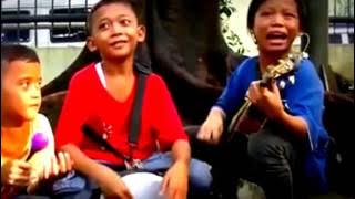 pengamen kecil'' bukan lautan bukan kolam susah ''