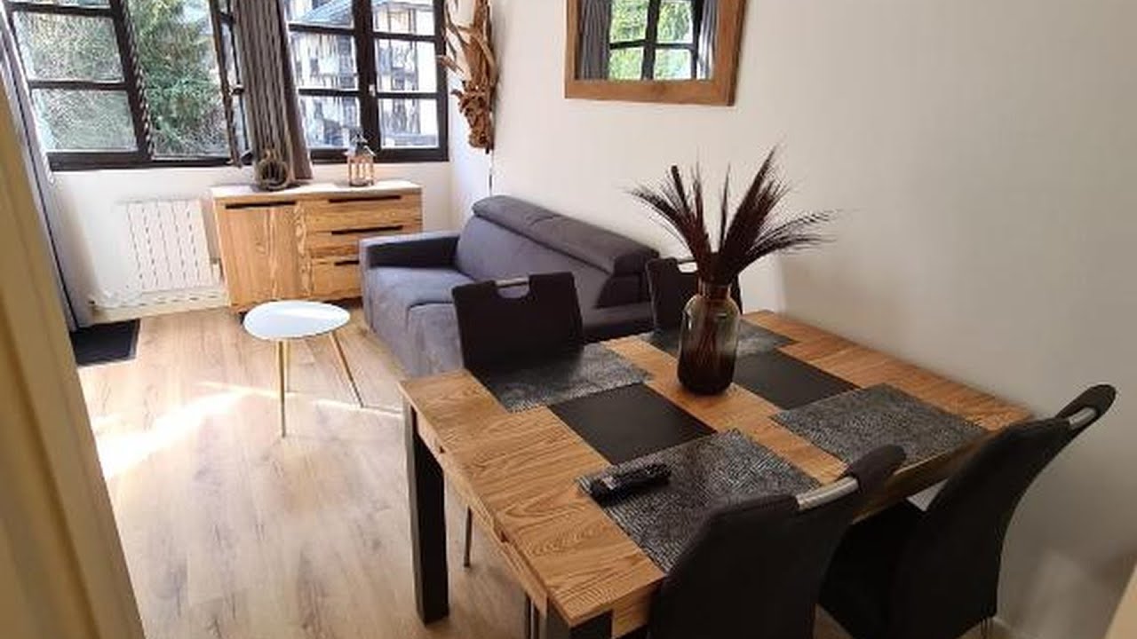 Appt Cosy au centre Chamonix | Chamonix-Mont-Blanc, France | Hotel Review🏨