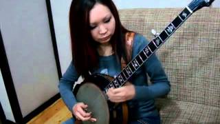 Janna plays Uzbek traditional tune "Andijan Polka" on American banjo!