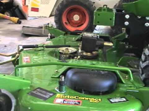 John Deere Autoconnect 60D on 1026R: Showing Rear Latch Operation - YouTube