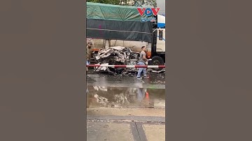 Ô tô nát bươm sau tai nạn, tài xế thoát chết thần kỳ, tự mở cửa chui ra ngoài #vovgiaothong #fm91