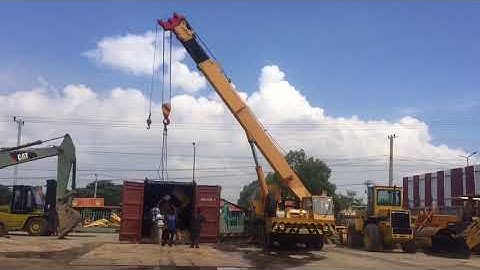 A brief video about uploading excavator from 40ft container