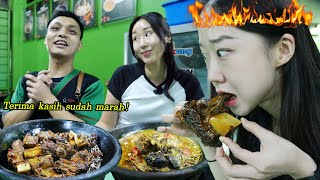 Teman Korea langsung marah cuma dengan satu gigitan makanan Bandung!😂
