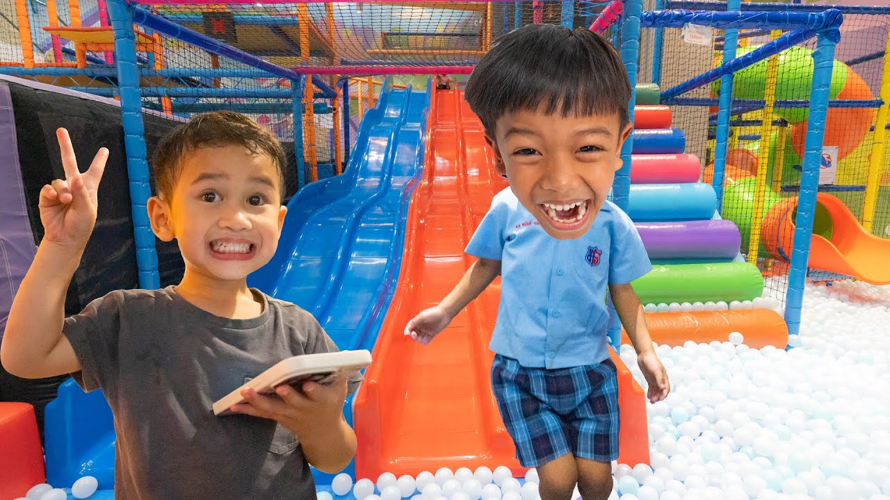 วิ่งไล่จับในสนามเด็กเล่น Playmondo | พี่ปลื้ม