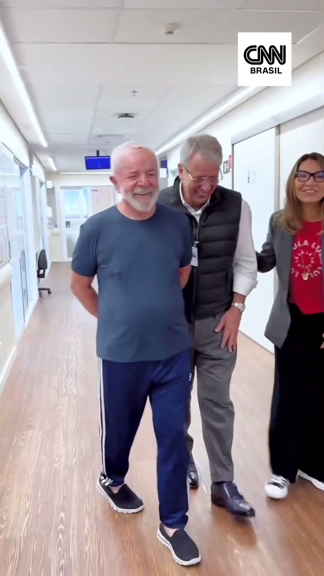 Lula publica vídeo caminhando pelo hospital: “Estou firme e forte”