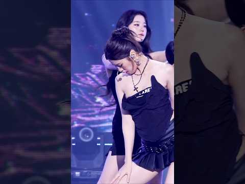 ダンス中の衣装トラブルに慌てずに対応するユジン