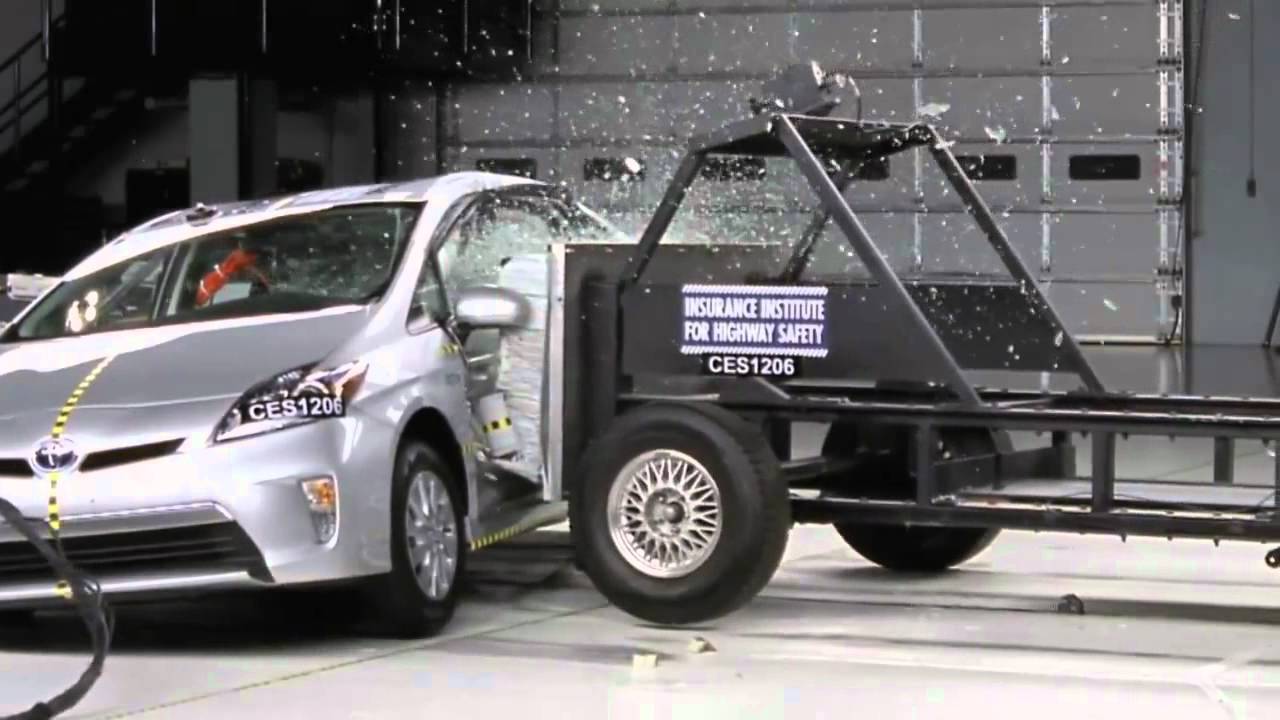 Crash Test 2012 - Toyota Prius "Plug In" (Side Impact) IIHS - YouTube