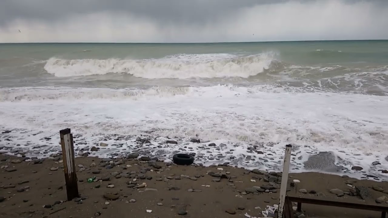 Шторм на море в сочи Шторм на море в сочи