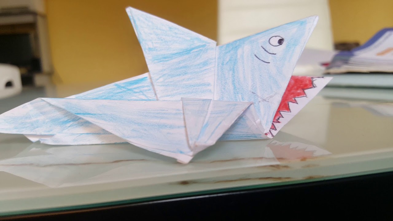Un tiburón de papel YouTube