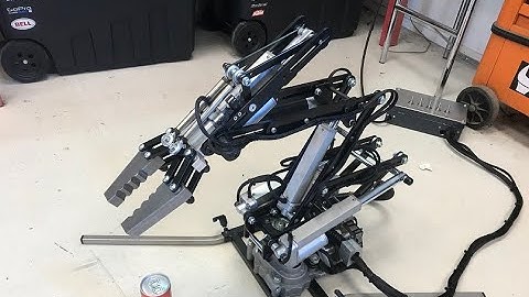 Home Made Robot Arm With lineaire Actuators