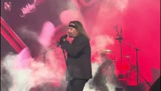 Download lagu Motley Crue Dogs of War Live Debut